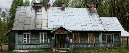 Stary budynek stacji  w Jeleniu